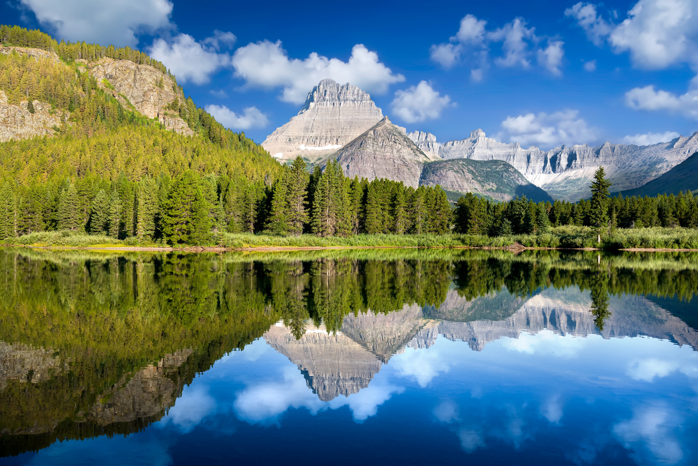 Peaceful,Calm,Reflections,On,Lake,Josephine,In,Glacier,National,Park